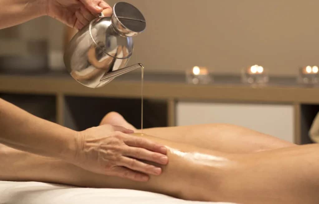 Masaż ajurwedyjski co to jest? Odkryj jego korzyści i techniki