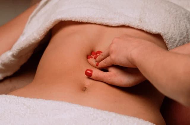 Masaż jelit w którą stronę: uniknij błędów i popraw swoje zdrowie