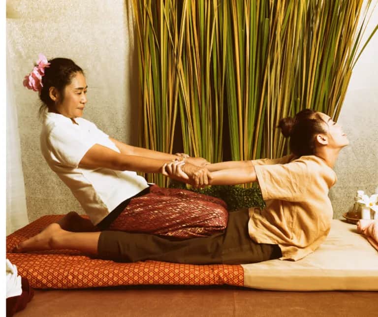 Jak wygląda masaż tajski? Odkryj sekrety relaksu i harmonii