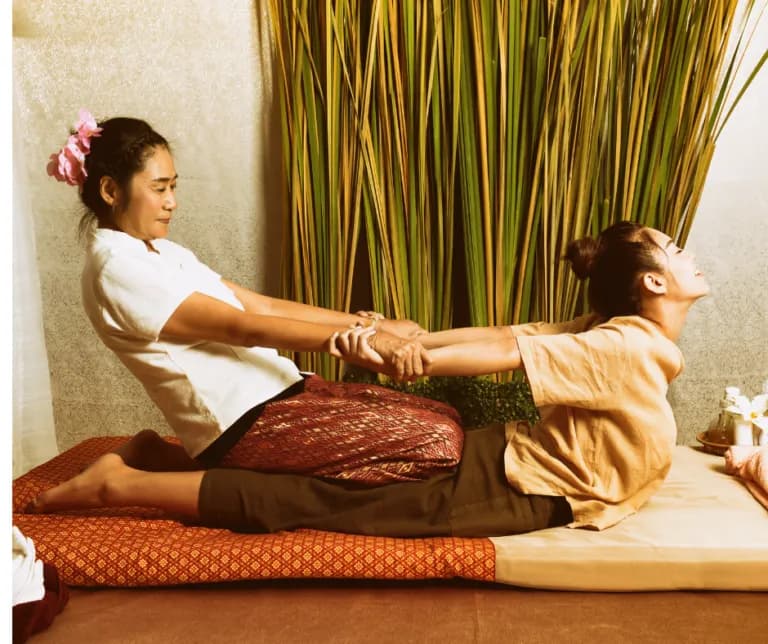 Jak wygląda masaż tajski? Odkryj sekrety relaksu i harmonii