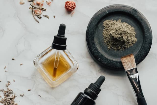 Jak zrobić olejek do lampy katalitycznej - prosty przepis krok po kroku