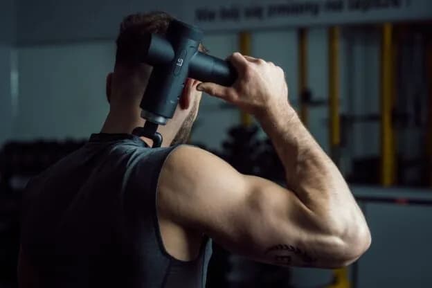 Jak używać pistoletu do masażu, aby uniknąć bólu i napięcia mięśniowego