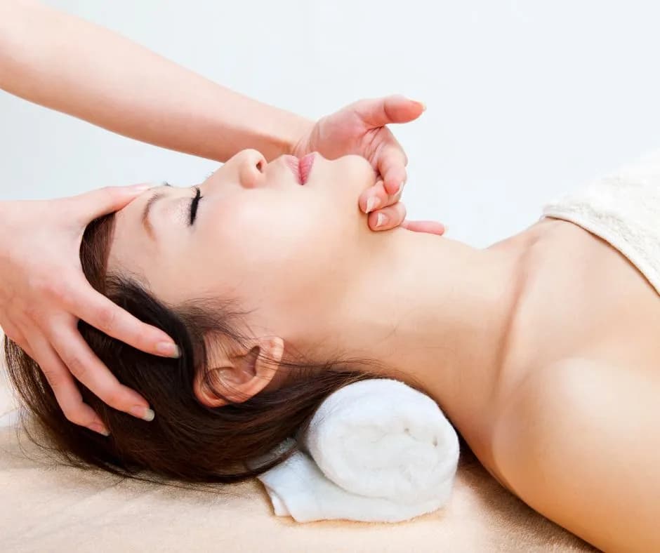 Jak przygotować się do masażu Kobido, aby maksymalnie wykorzystać jego korzyści